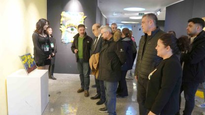 Üniversite öğrencileri atıkları sanata dönüştürdü