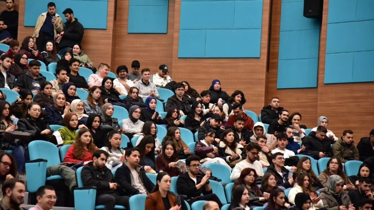 Üniversiteli gençlere IBAN Suiistimallerine karşı panel