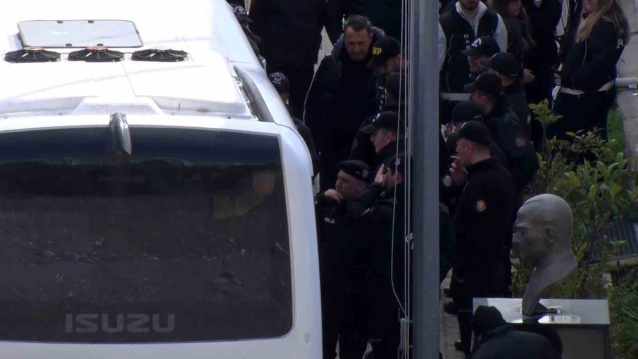 Ünlüler saç ve kan örnekleri alınmak üzere Adli Tıp Kurumu’na getirildi