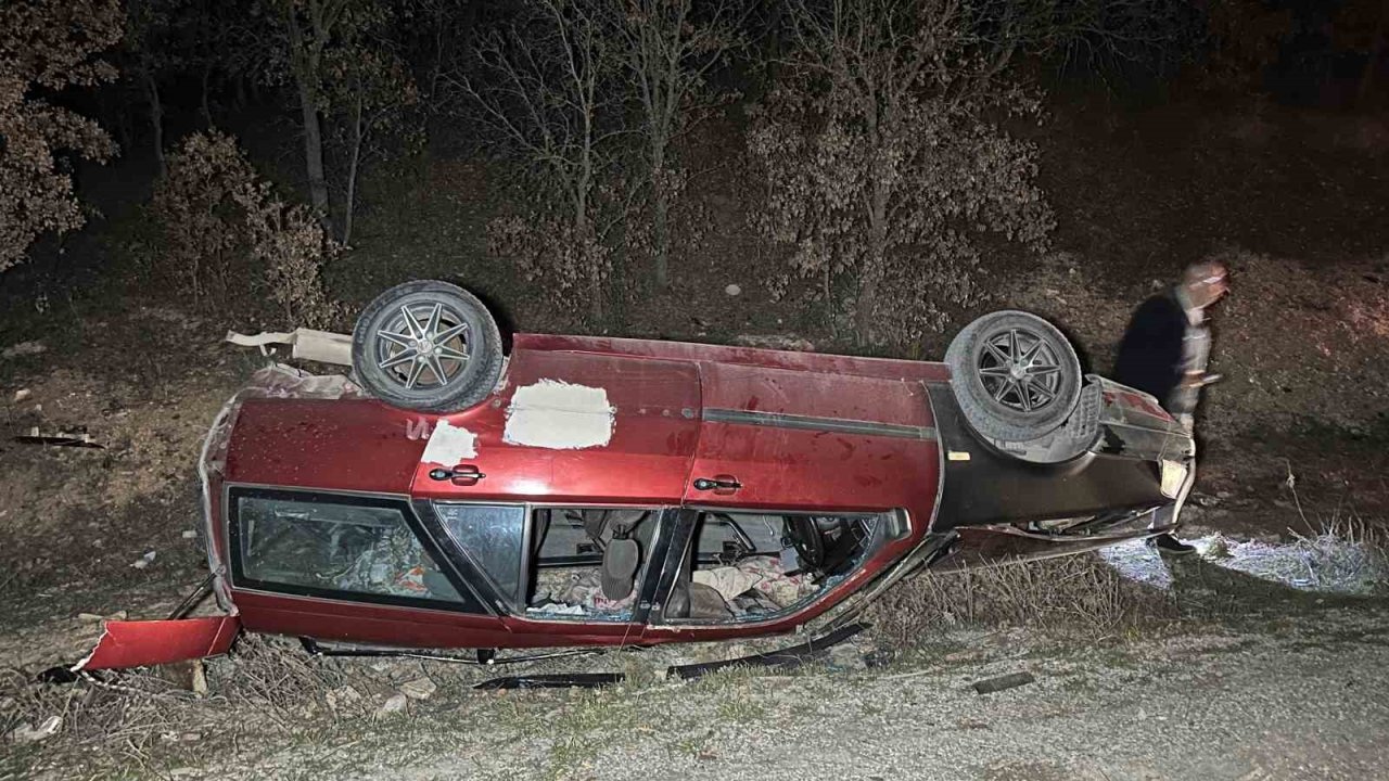 Uşak’ta iki otomobil çarpıştı: 2’si çocuk 5 yaralı