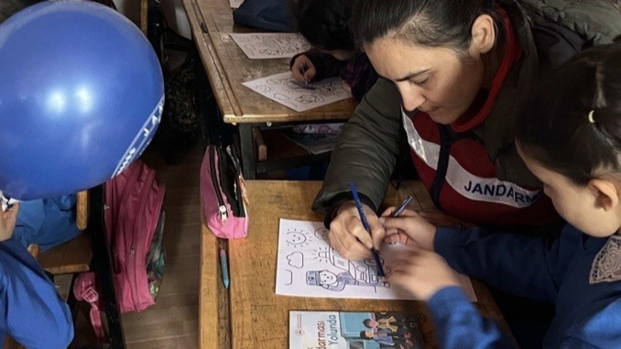 Uşak’ta jandarmadan öğrencilere ziyaret