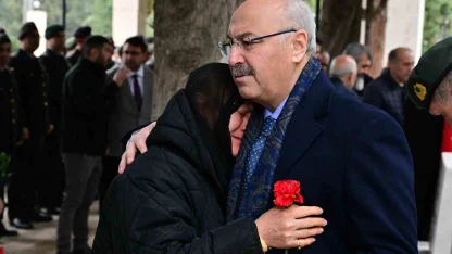 Valisi köşger şehit aileleri ve devlet korumasındaki çocuklarla bayramlaştı