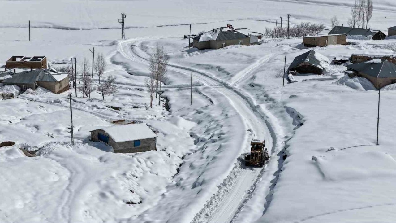Van’da kardan dolayı kapanan 390 yoldan 355’i açıldı