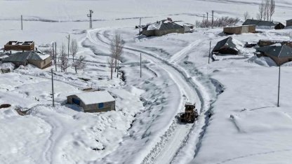 Van’da kardan dolayı kapanan 390 yoldan 355’i açıldı