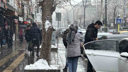 Van’da yoğun kar yağışı etkisini sürdürüyor