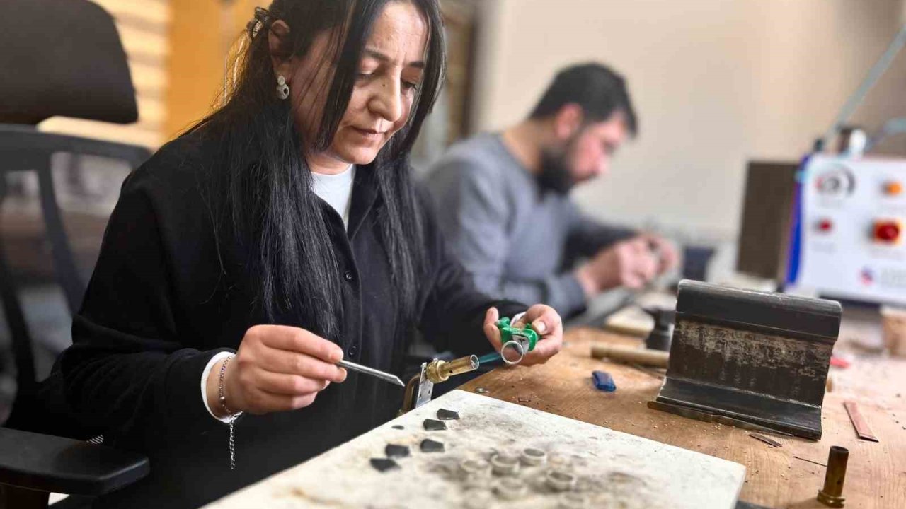 Van’ın tescilli savat sanatı genç kuşaklara aktarılıyor