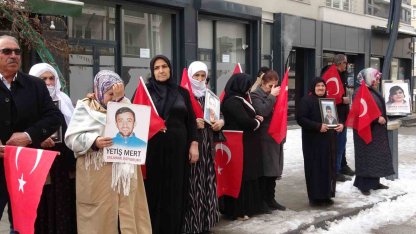 Vanlı anne: "Artık çocuklarımızı gömmeyelim, silahlarımızı gömelim"