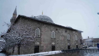 Yağmur, karla karışık yağmur ve yüksek kesimlerde kar yağışı var