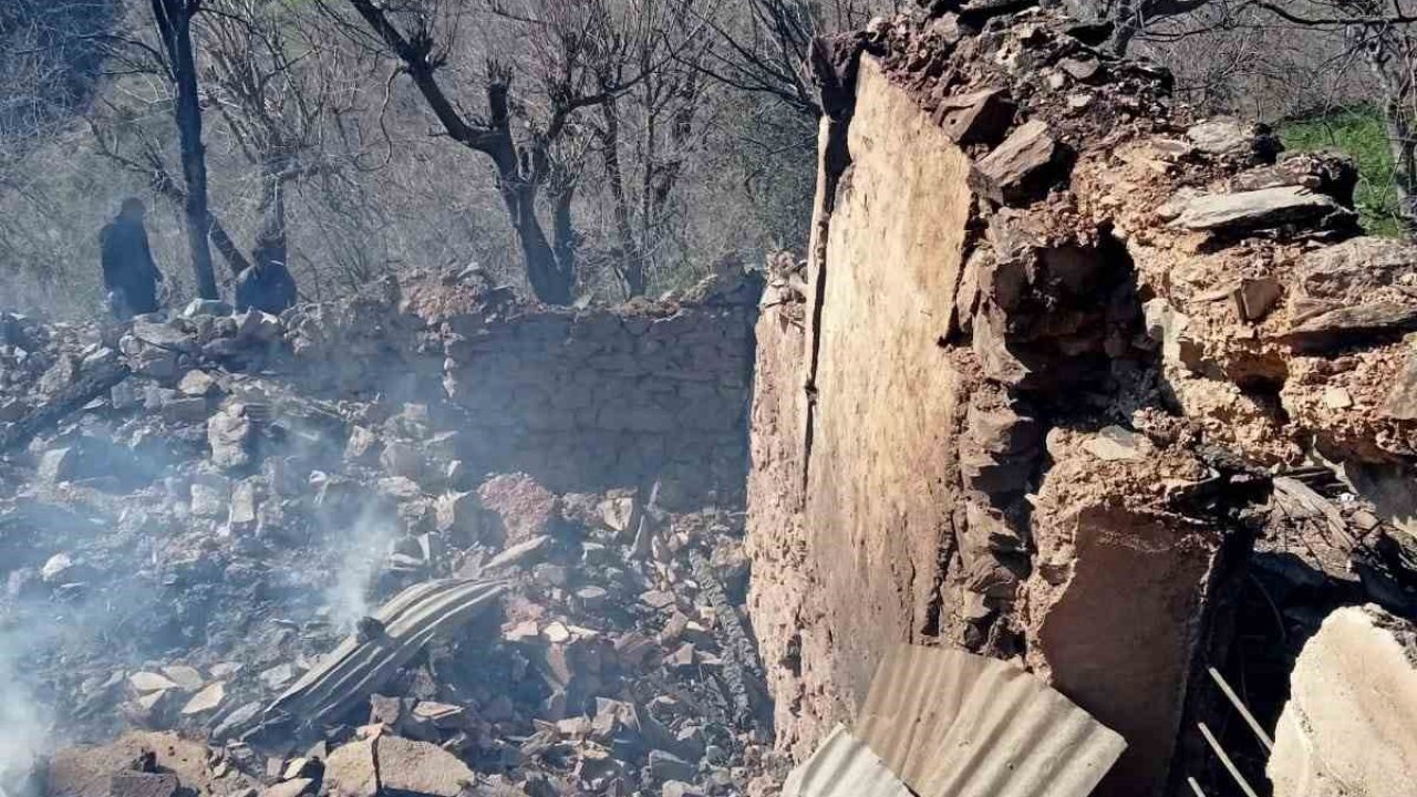 Yanan evden parasını kurtarmak isterken ağır yaralandı