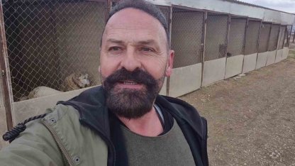 Yavru kangal gönlünü Sibirya kurduna kaptırdı