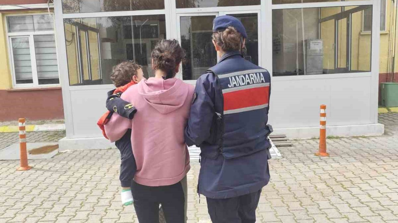 Yedi ayrı suçtan aranıyordu, kucağında bebeğiyle hapse girdi