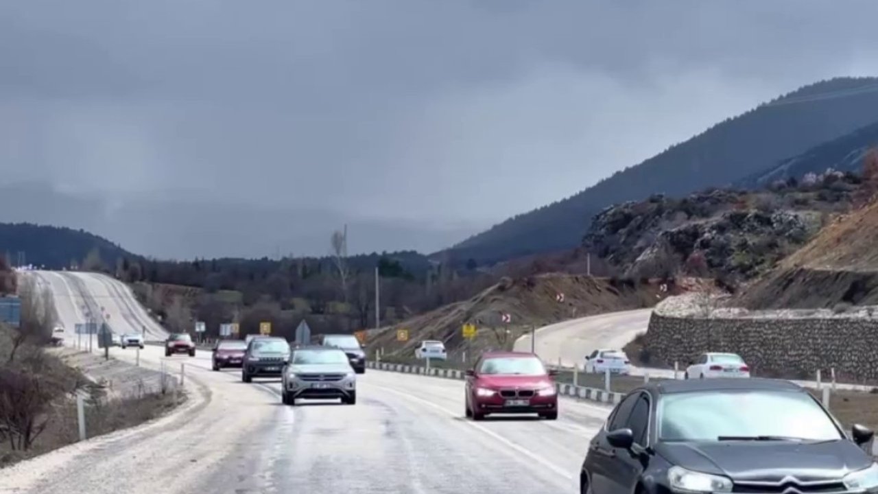 Yeni Konya Antalya kara yolunda bayram dönüşü yoğunluğu