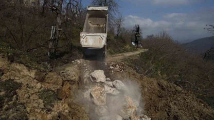 Yığışlarla meydana gelen heyelanla anında müdahale