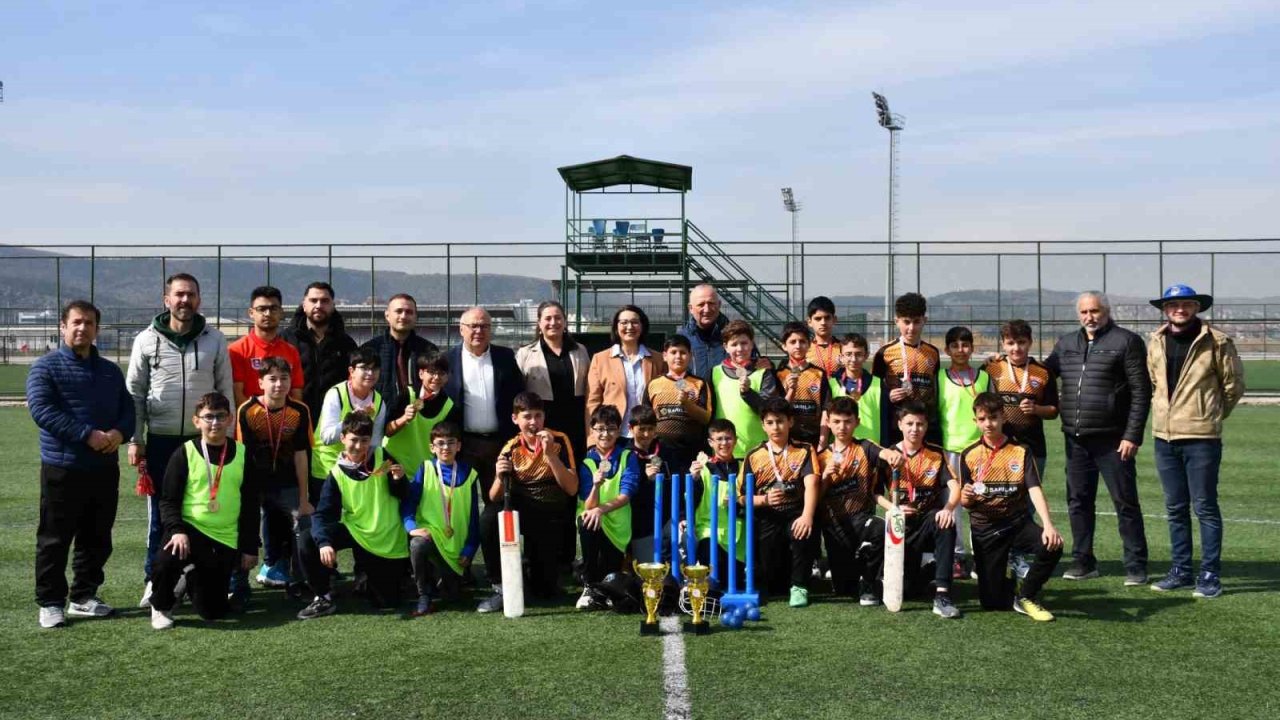 Yıldızlar kriket sahasında parladı