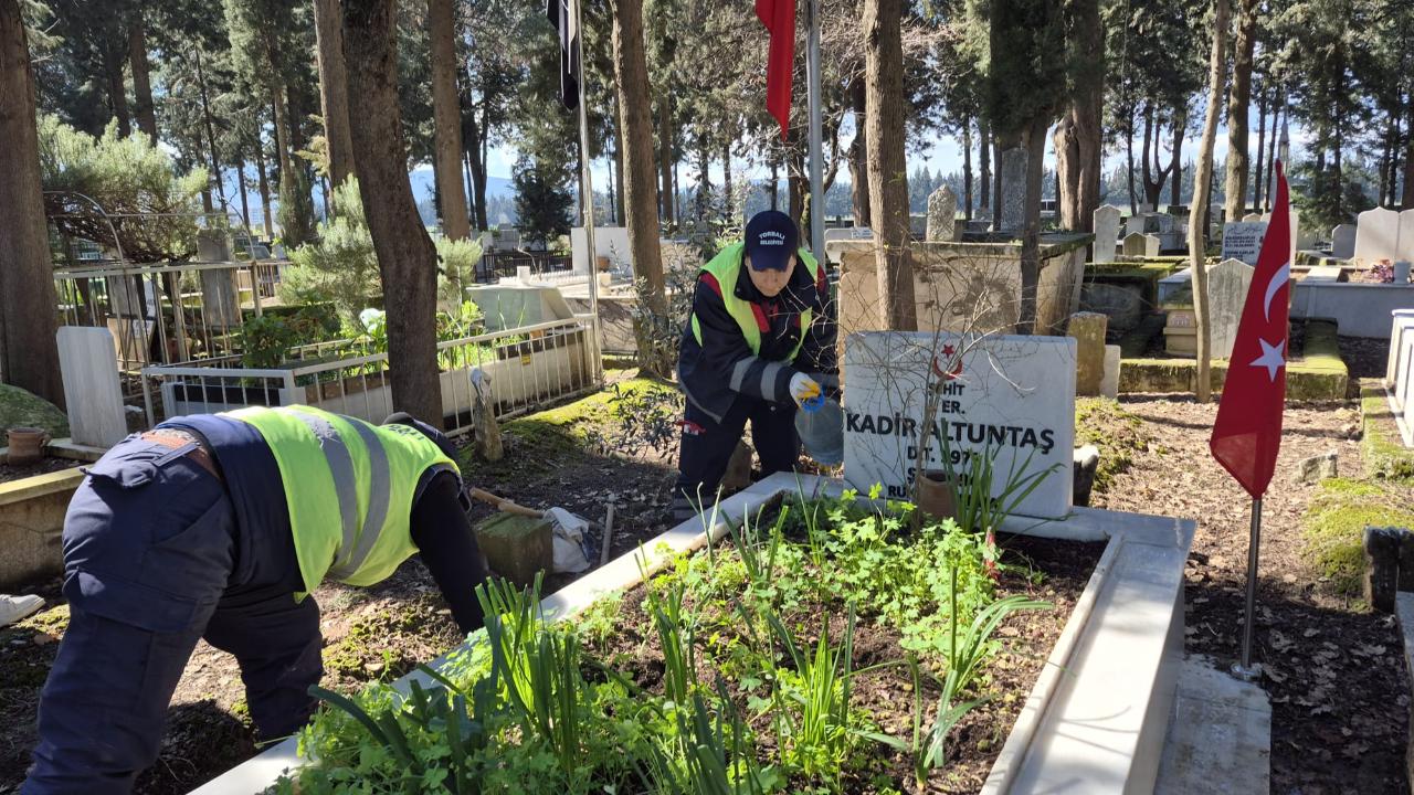 Yoğun Yağışların Ardından Şehitliklerde Hummalı Çalışma
