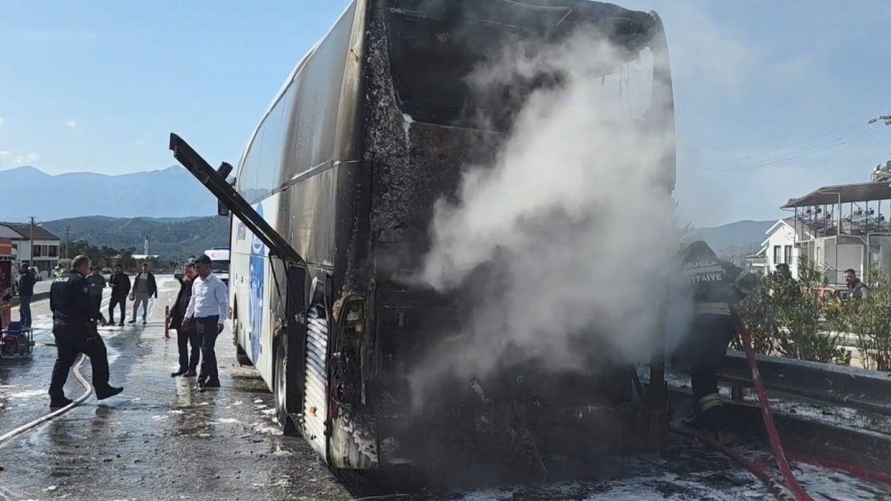 Yolcu otobüsü yandı, bagajdaki 3 tavuk telef oldu