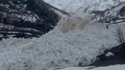 Yüksekova’da çığ paniği: Köy halkı faciadan döndü