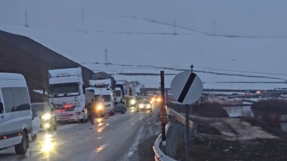 Yüksekova’da heyelan karayolunu yuttu, ilçenin çevre illerle ulaşımı kesildi
