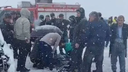 Yüksekova’da kamyonetler çarpıştı: 8 yaralı