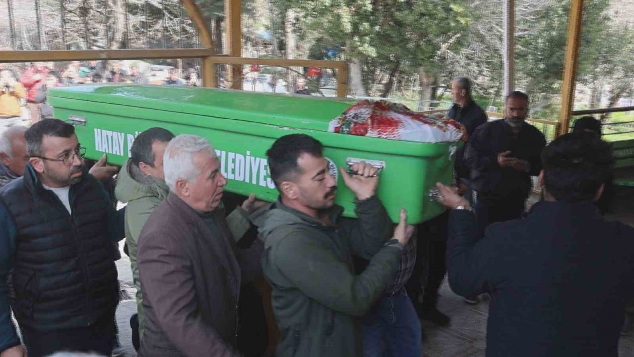 Yürek burkan kazada hamile kadını 5 ay önce evlendiği eşinden ölüm ayırdı