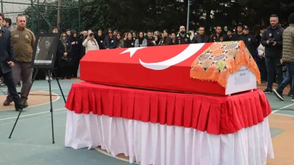 Yüzlerce meslektaşı Fatma Nur öğretmeni son yolculuğuna uğurladı