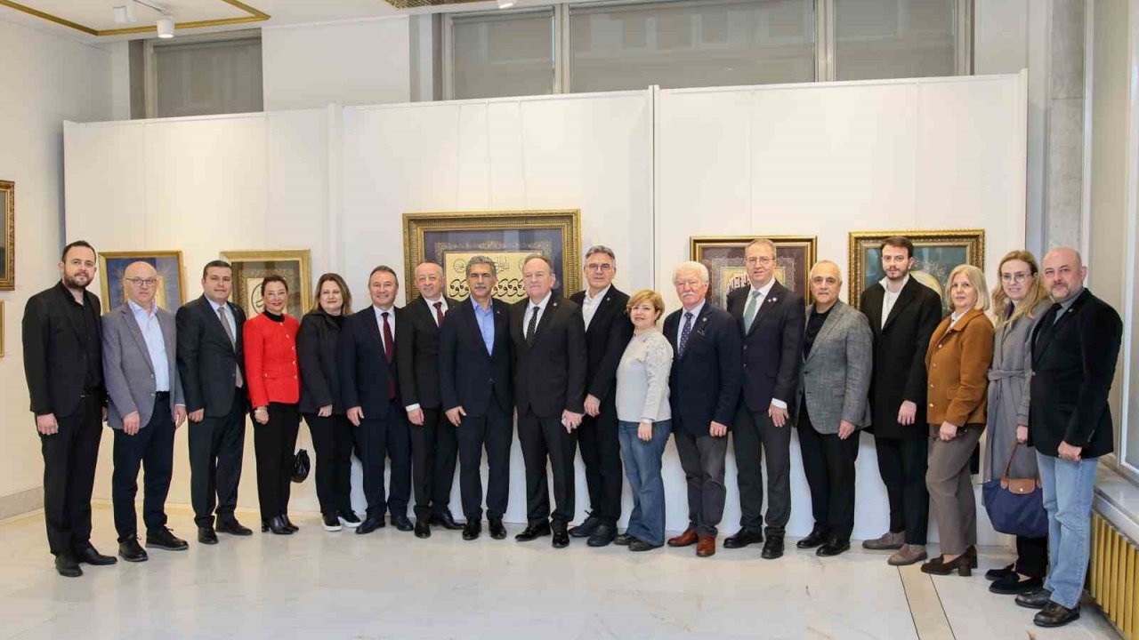 ‘Zer-i nab’ tezhip sergisi Bursa’da ziyarete açıldı