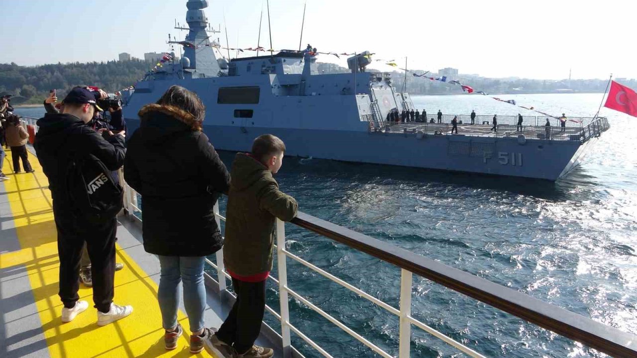 Ziyarete açılan TCG Heybeliada misafirlerini mest etti