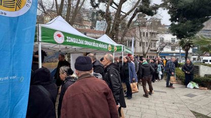 Zonguldak’ta ücretsiz fidan dağıtımı kalabalığa neden oldu