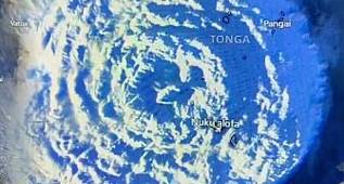 Tsunami uyarısına neden olan yanardağ patlamasının görüntüleri yayınlandı