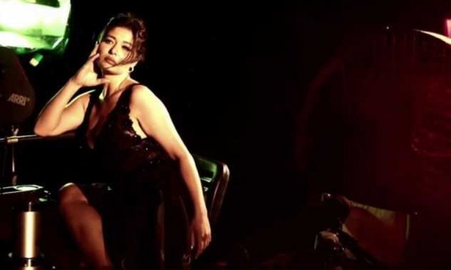 Nurgül Yeşilçay'dan çok konuşulacak pozlar 8