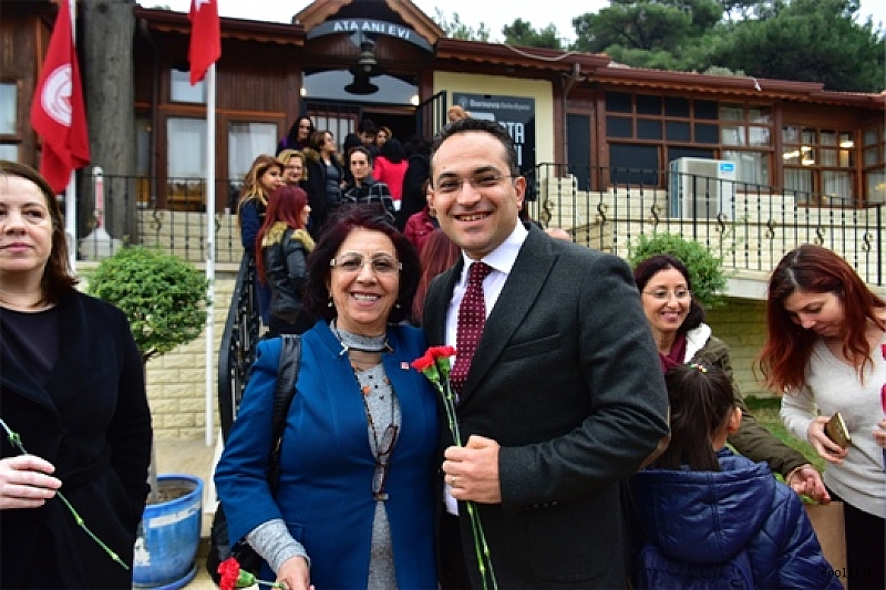 Bornovalı kadınlardan  Ata Anı Evi’nde Ata’ya teşekkür 2
