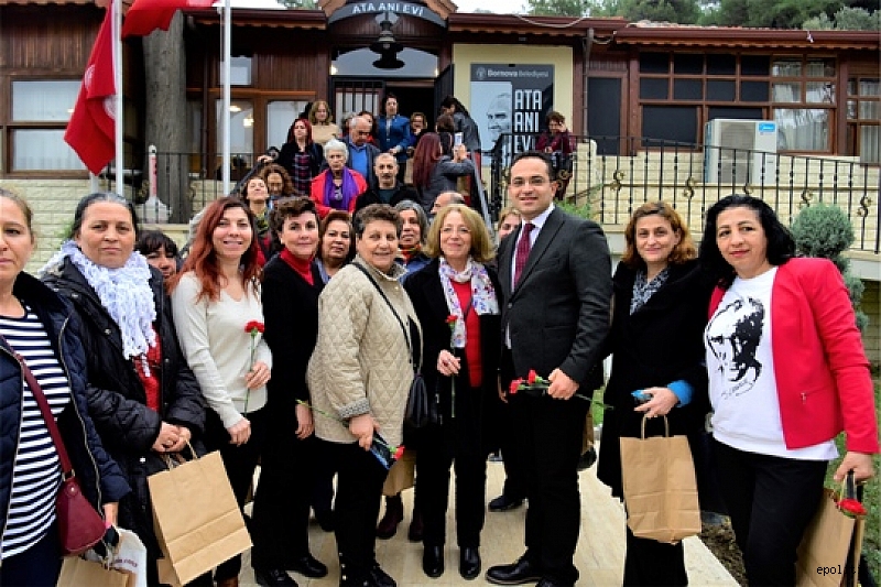 Bornovalı kadınlardan  Ata Anı Evi’nde Ata’ya teşekkür 3