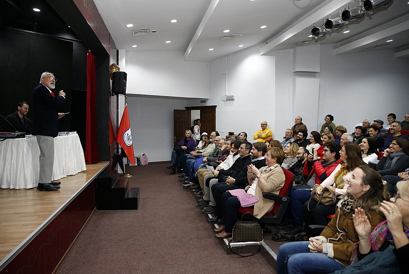 "Demokrasi  Zor  Şey " 2