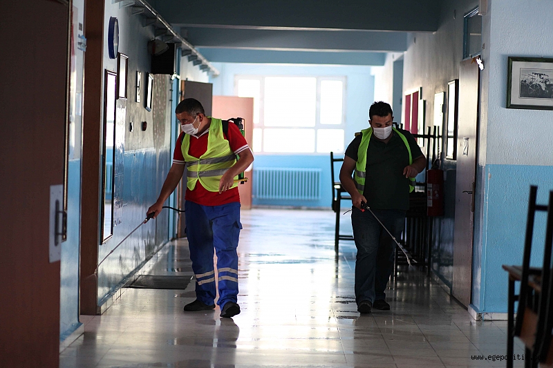 Bayraklı'da Okullar sınav öncesi dezenfekte edildi 1