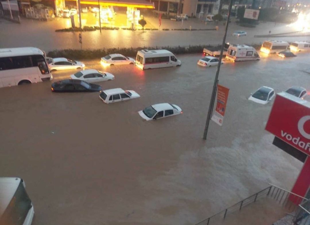 Soyer'den trafiğe çıkmayın uyarısı 4