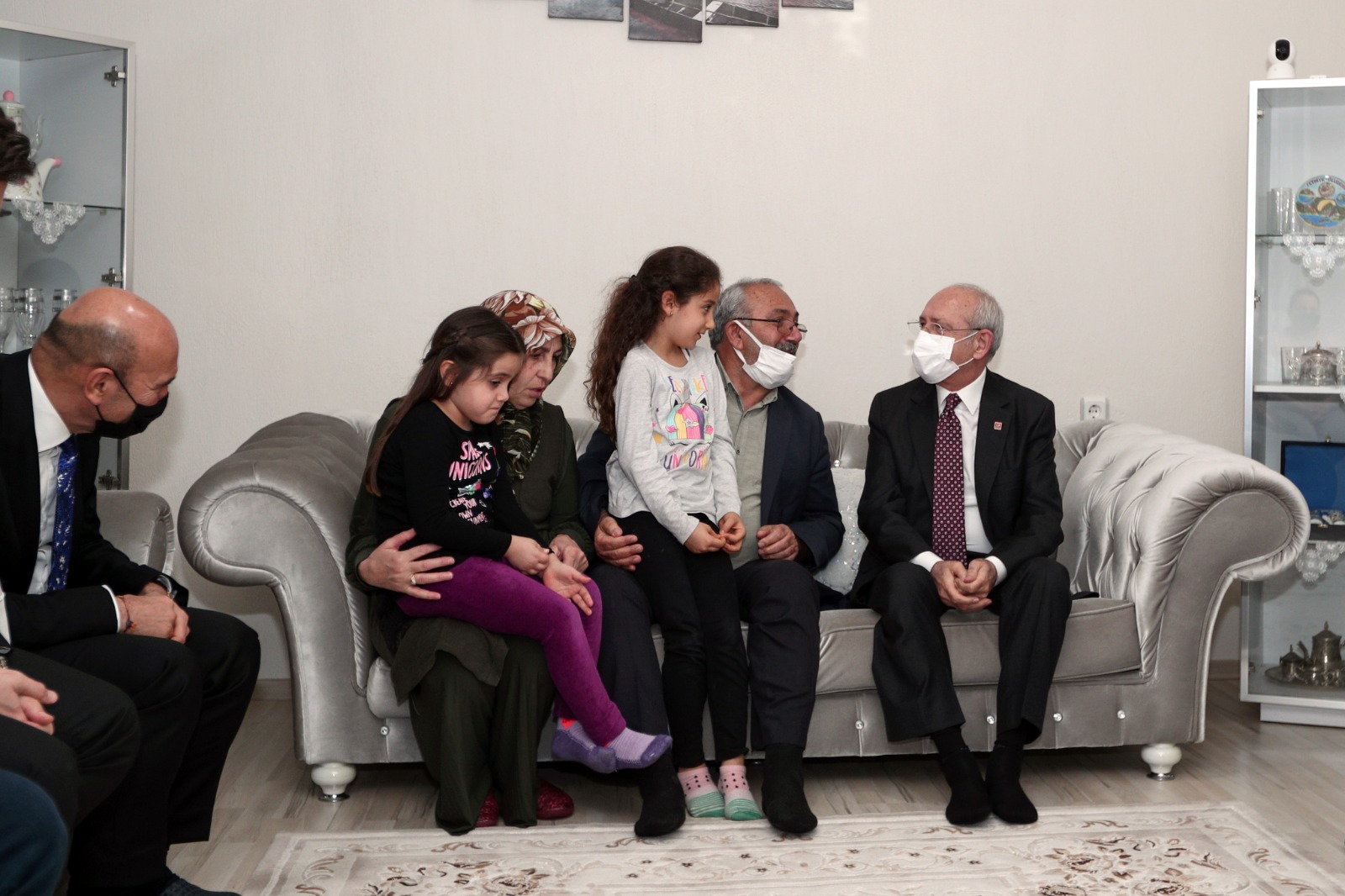 Kılıçdaroğlu ve Soyer şehit ailesini ziyaret etti 1