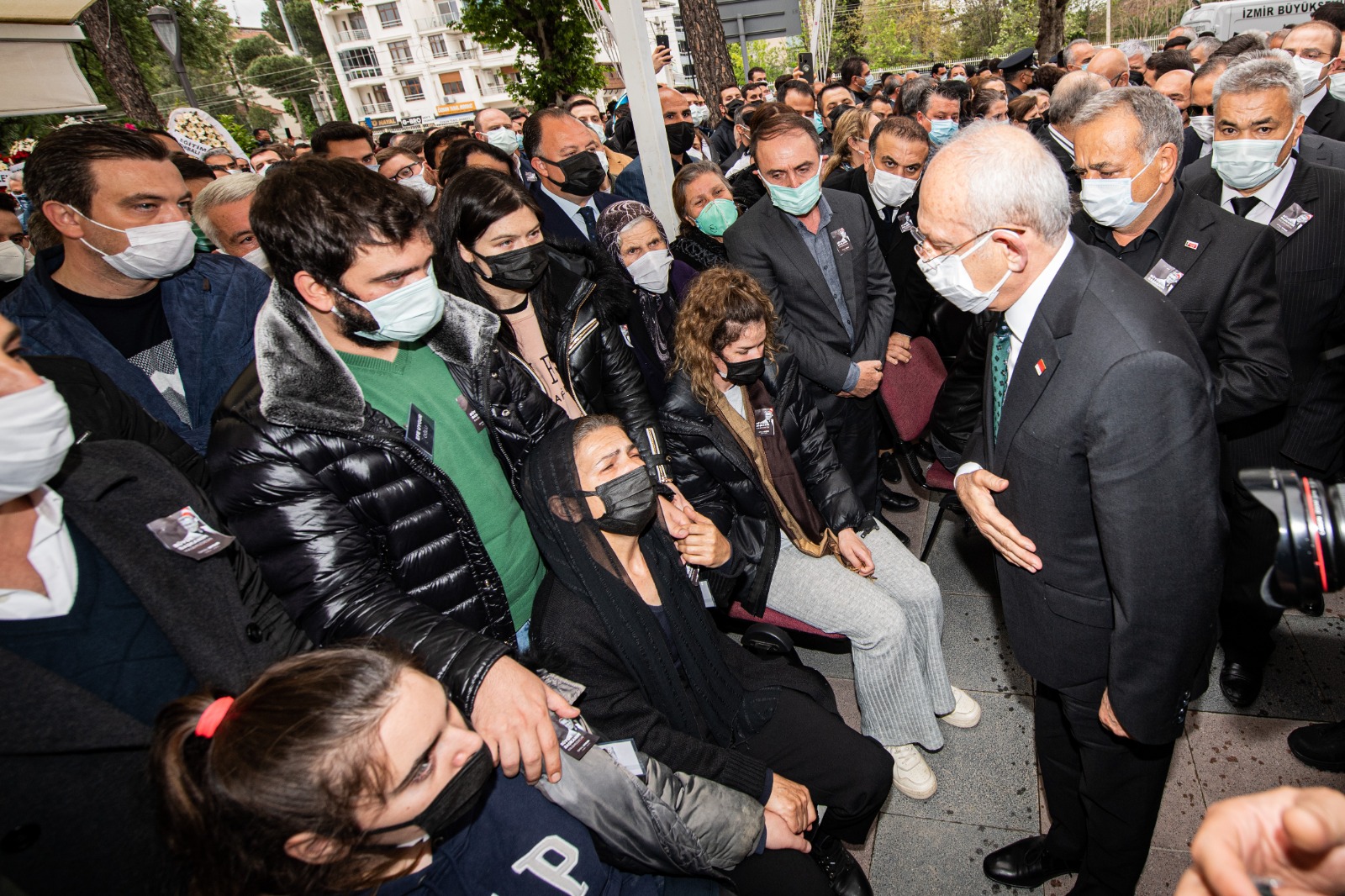 Torbalı Belediye Başkanı Uygur karanfillerle uğurlandı 5
