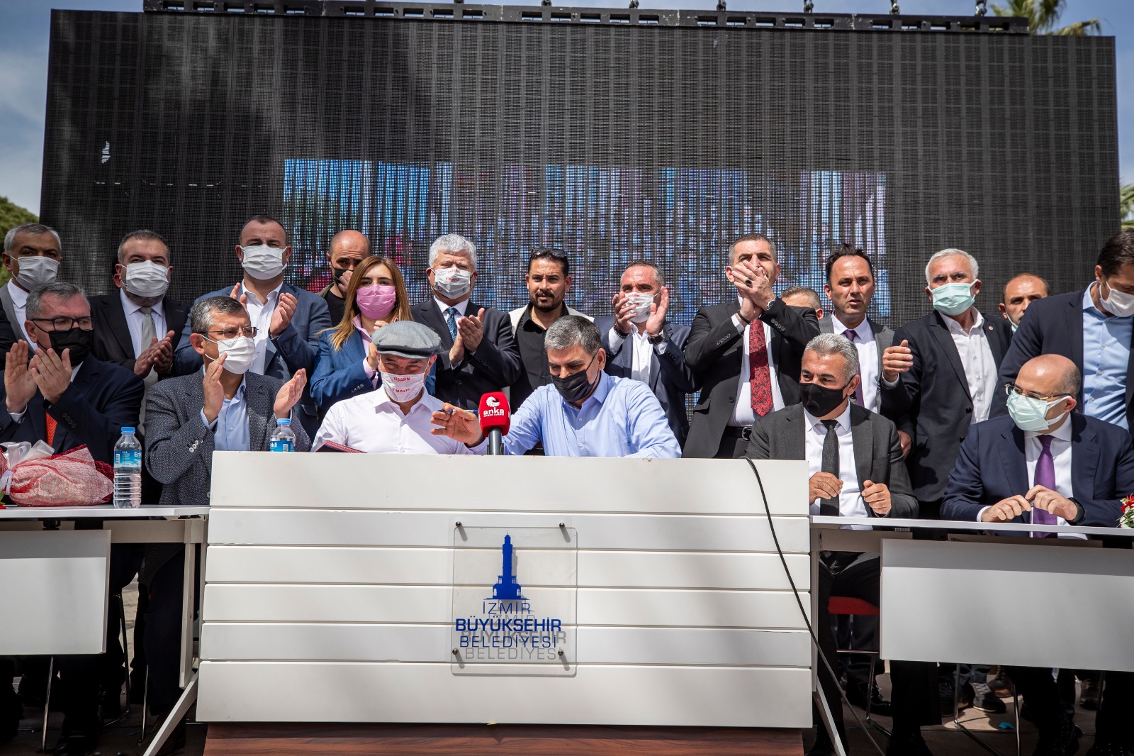 İzmir Büyükşehir Belediyesi çalışanları 1 Mayıs'ı toplu sözleşmeyle kutladı 3