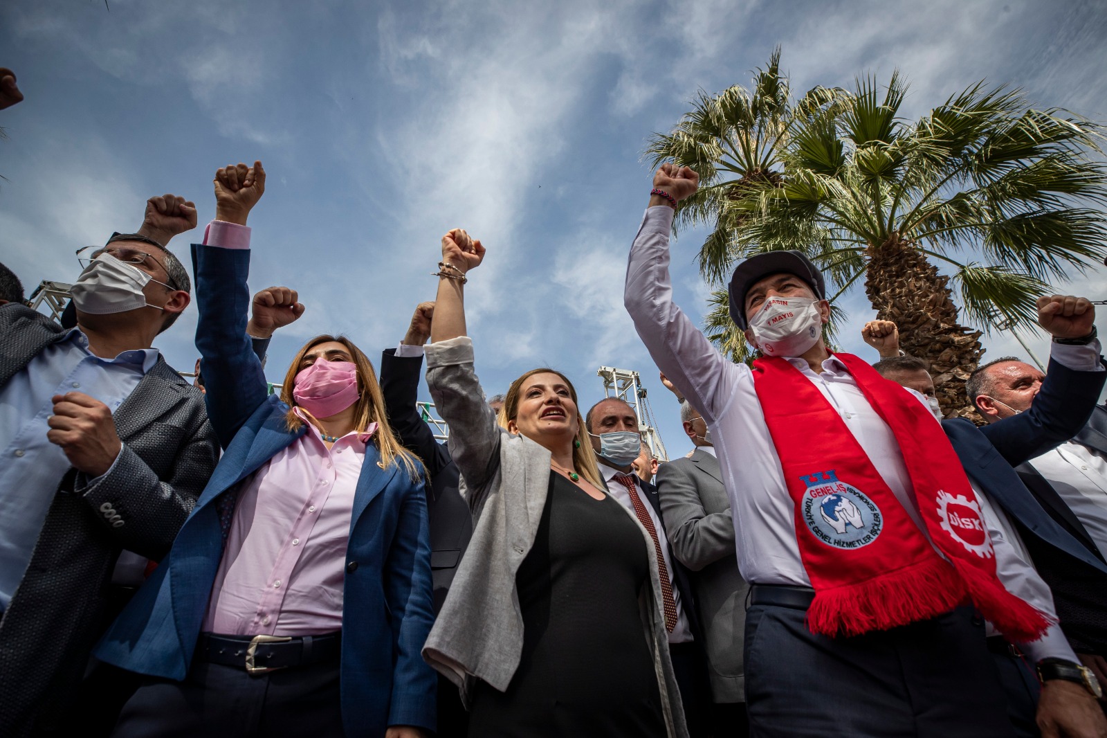 İzmir Büyükşehir Belediyesi çalışanları 1 Mayıs'ı toplu sözleşmeyle kutladı 4