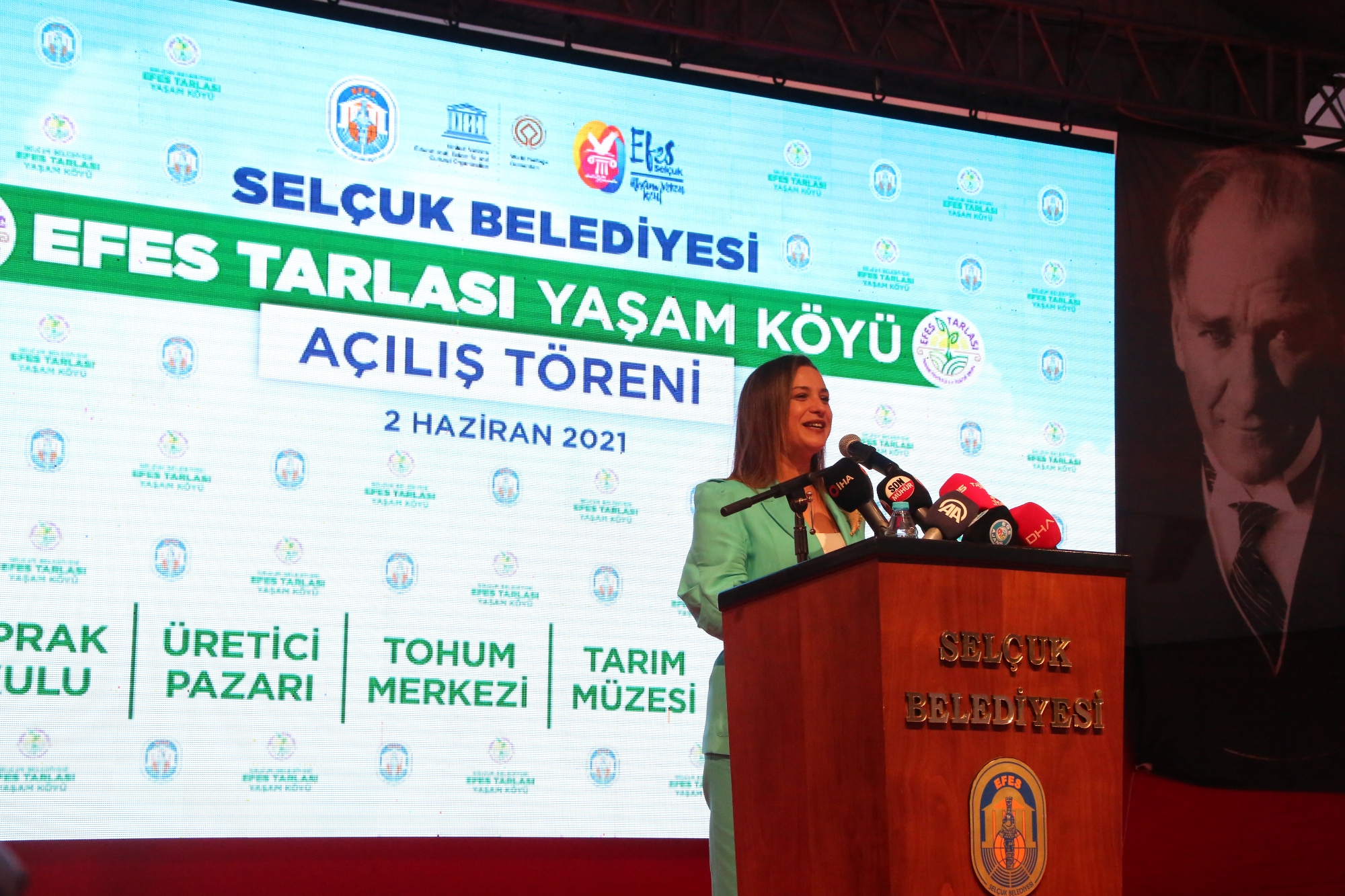 Efes Tarlası Yaşam Köyü’nde Meşale Yandı 5