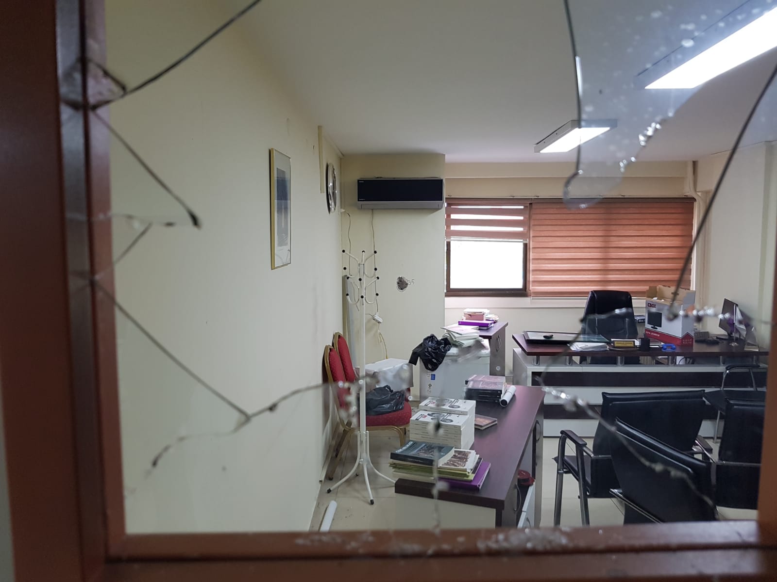 Saldırı sonrası HDP il binası 6