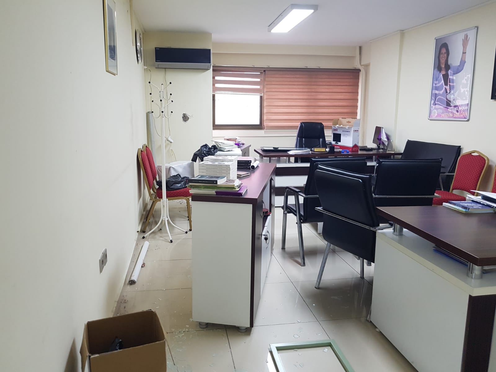 Saldırı sonrası HDP il binası 7