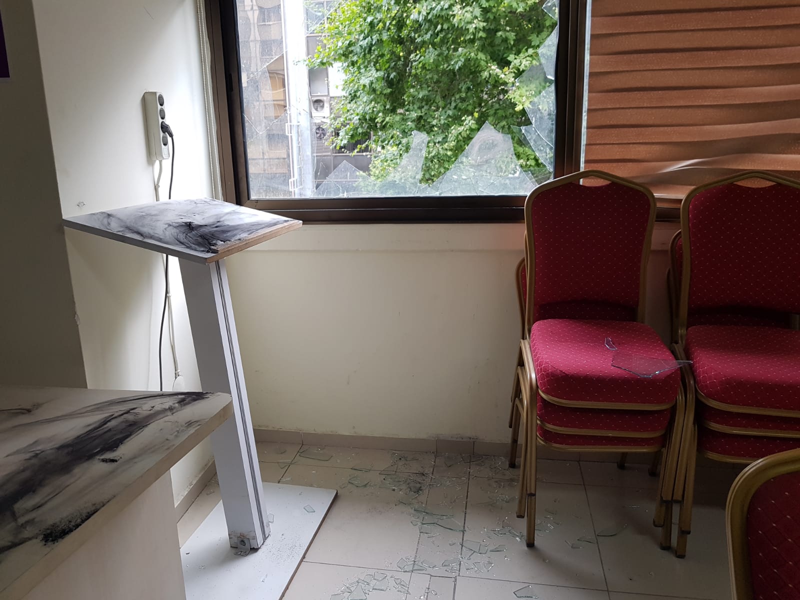 Saldırı sonrası HDP il binası 12