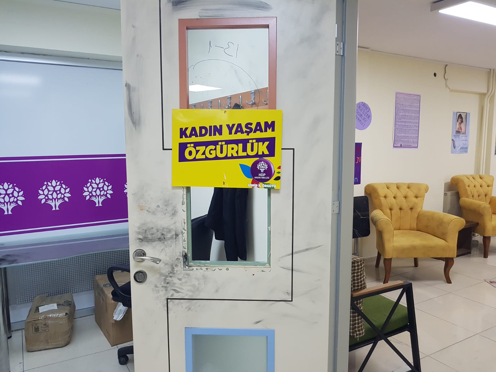 Saldırı sonrası HDP il binası 13