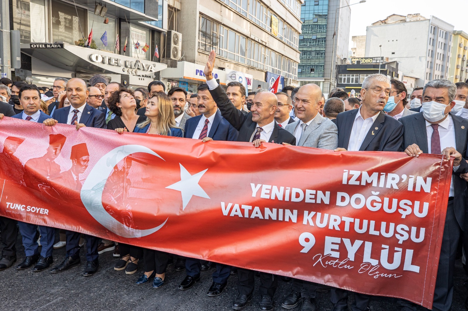 İzmirliler tek yürek oldu 4