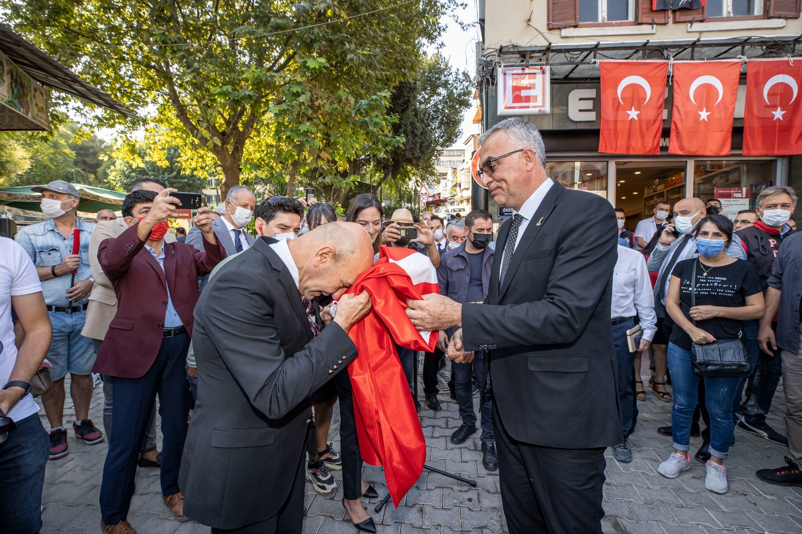 İzmirliler tek yürek oldu 5