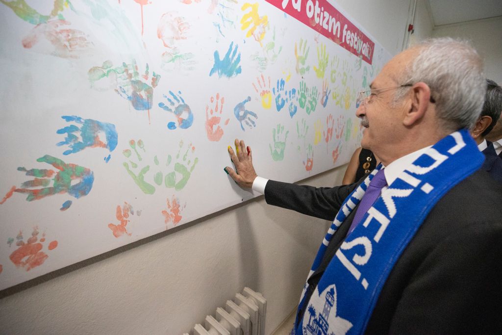 Özel çocuklardan Kılıçdaroğlu'na özel karşılama 2