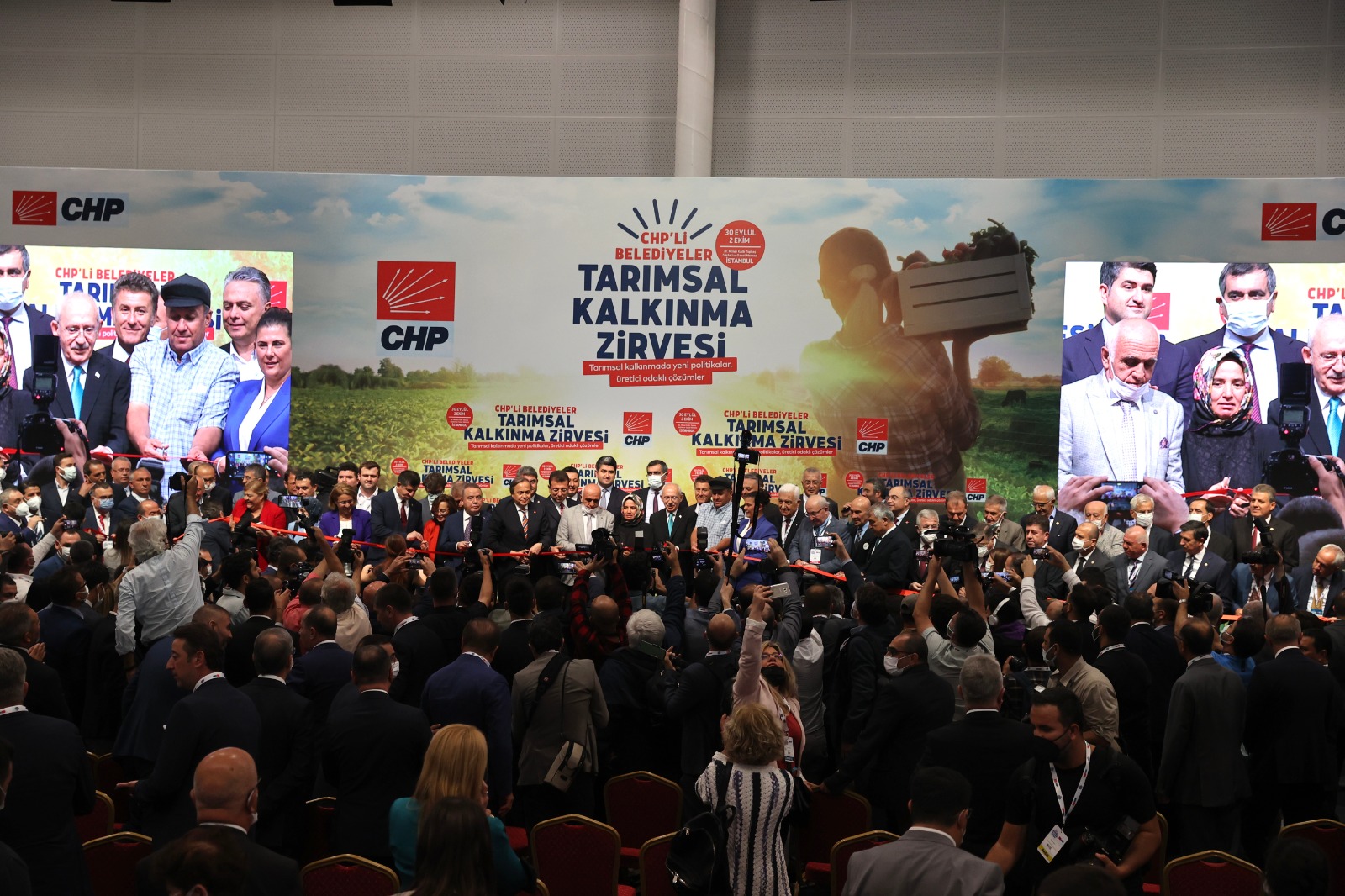 İzmir Büyükşehir Belediyesi “Başka Bir Tarım Mümkün” vizyonuyla CHP'li Belediyeler Tarımsal Kalkınma Zirvesi'nde 1