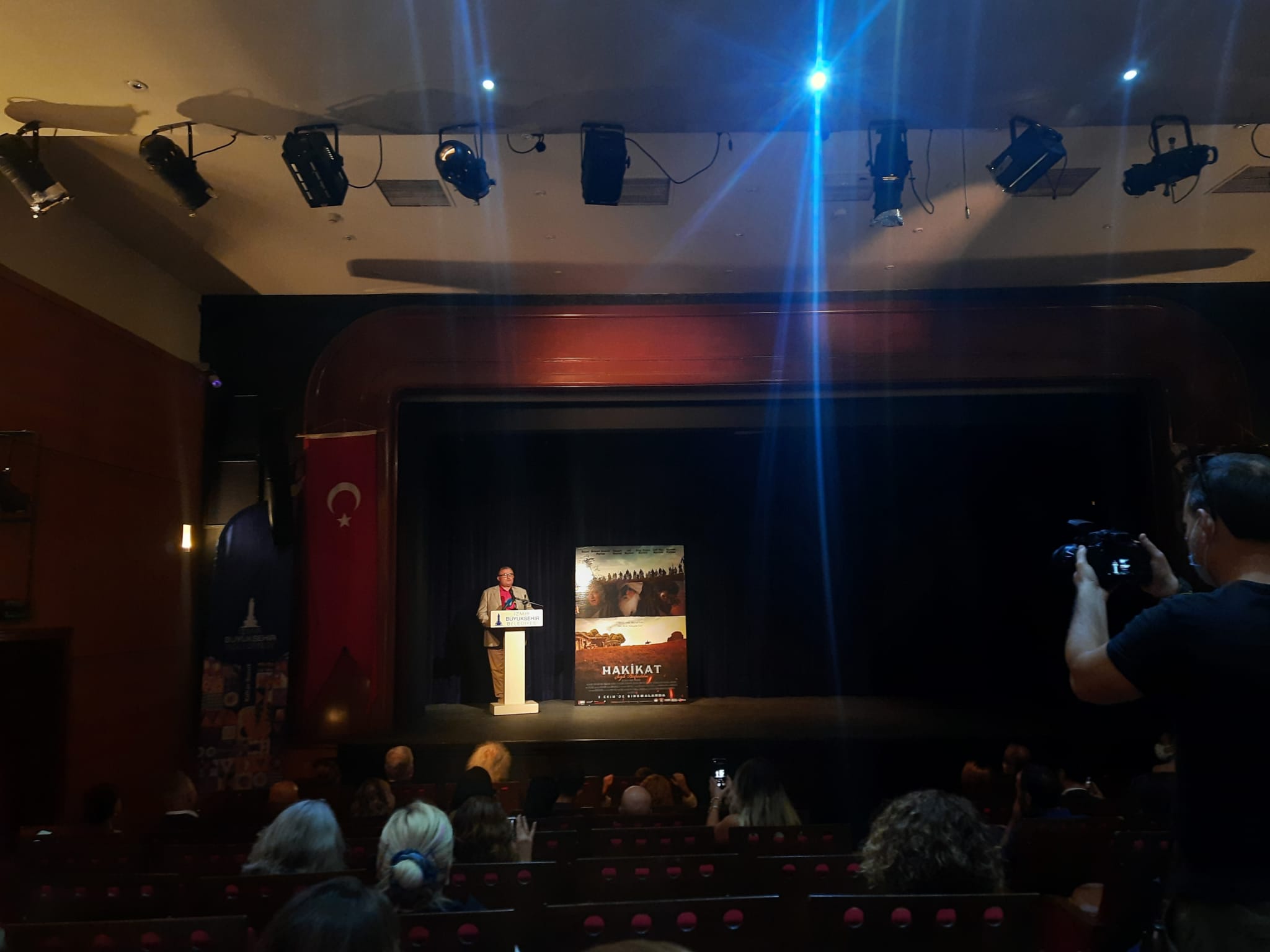 “Hakikat” İzmir’de yapılan gala ile ilk kez izleyiciyle buluştu 1
