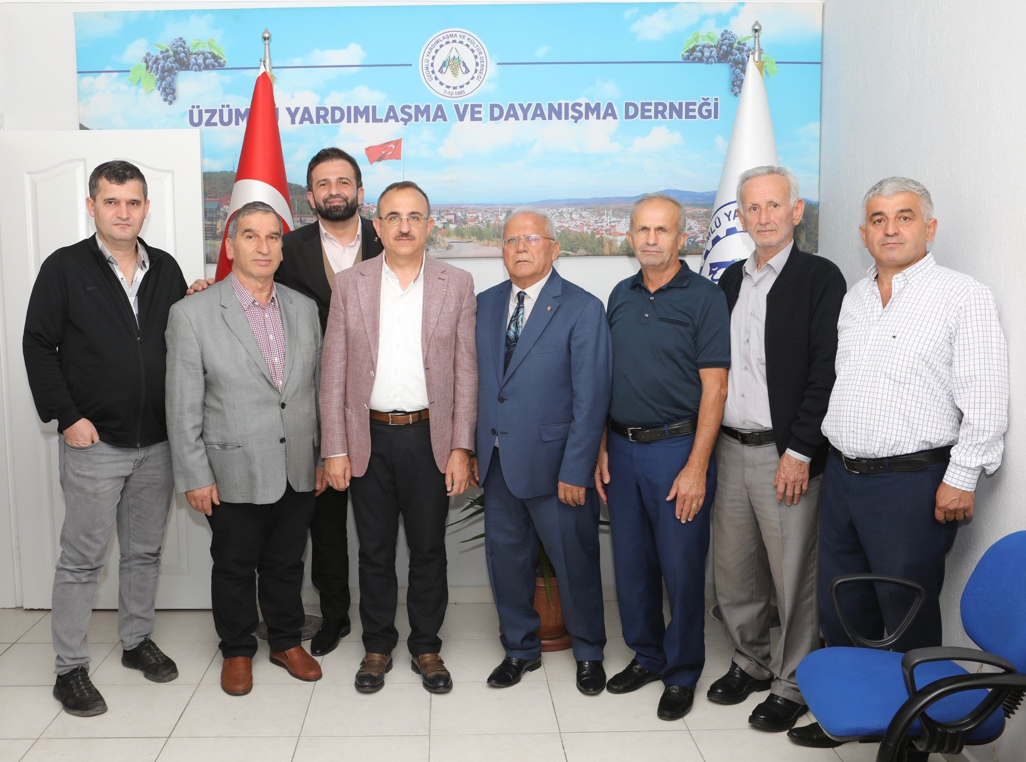 Sürekli;  “Yatırım ve hizmet rüzgârı bizimle esiyor!” 2
